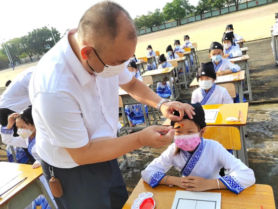开笔延脉，诗礼传家----台山市开展小学生“开笔礼”暨五邑优秀传统家训诵读活动387.png