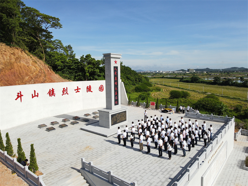14-斗山镇烈士陵园.jpg